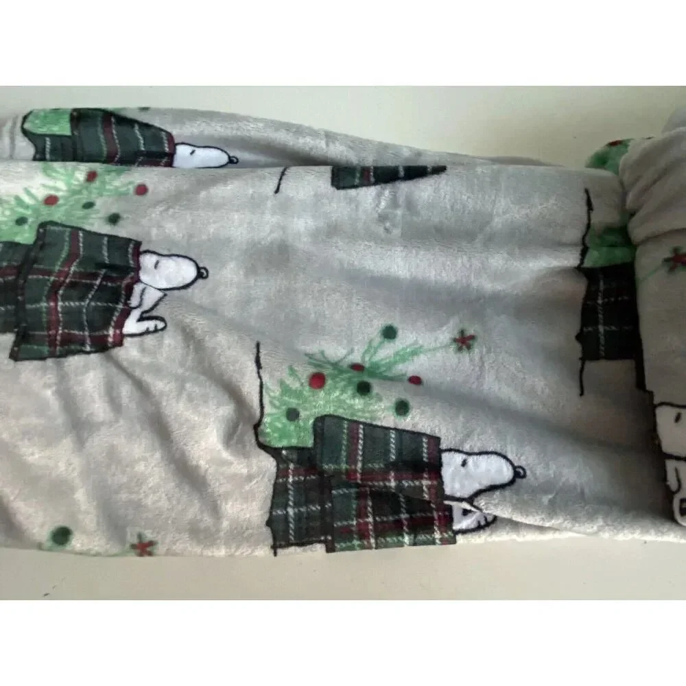 Peanuts Snoopy Plaid Doghouse Christmas Tree VelvetLoft Throw‎ Blanket 50 X 70”